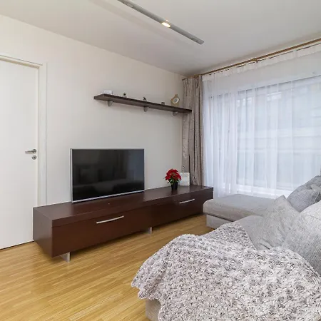 公寓 Romantic Getaway With Equipped Kitchen 塔林