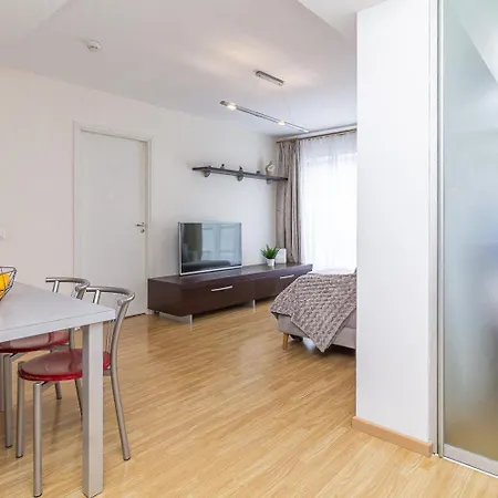 아파트 Romantic Getaway With Equipped Kitchen